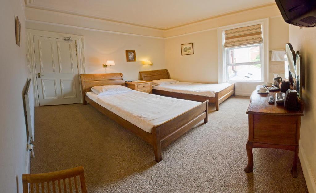 Chambre Lits Jumeaux avec Salle de Bains Commune